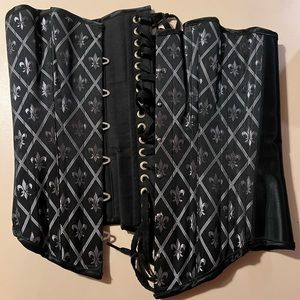 Mint condition Bard & Board Fleur de Lis Premier Corset in size 26”.